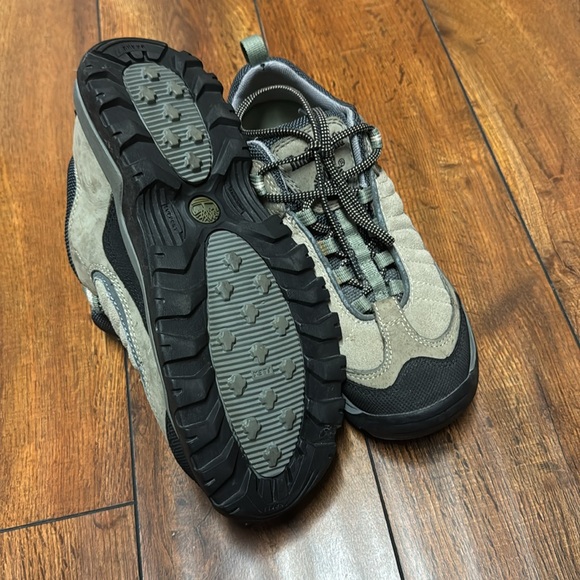 Women  Timberland Gray Hiking Shoes - Picture 5 of 5